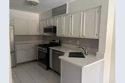 8805 S 79 Avenue #11, Hickory Hills, IL 60457 - Photo 3