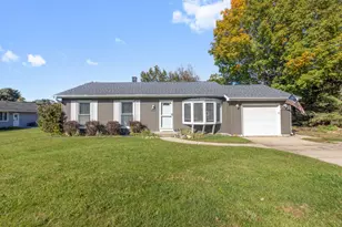 2412 W Fairview Ln, McHenry, IL 60051 - Photo 1