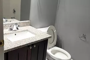 1064 W Chestnut St, Chicago, IL 60642 - Photo 5