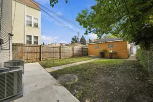 2707 N Central Park Ave, Chicago, IL 60647 - Photo 15