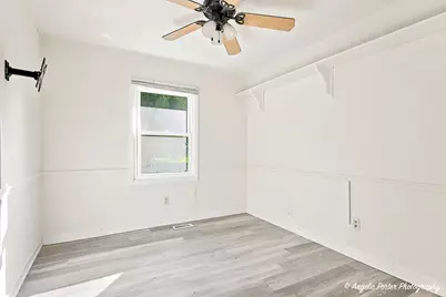 1815 Beach Road, McHenry, IL 60050 - Photo 9