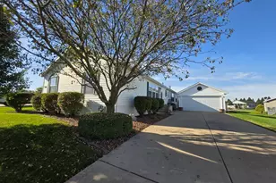 928 Holly Dr, Manteno, IL 60950 - Photo 1