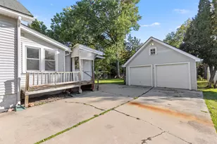 408 Daisyfield Rd, Rockford, IL 61102 - Photo 3