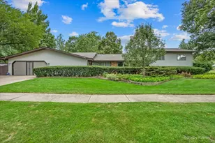 400 E Thacker St, Hoffman Estates, IL 60169 - Photo 1