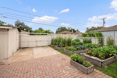 8449 N St. Louis Avenue, Skokie, IL 60076 - Photo 17