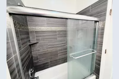 2222 W Rosemont Avenue #2E, Chicago, IL 60659 - Photo 7