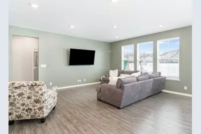 387 S Pointe Avenue, South Elgin, IL 60177 - Photo 9