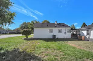 1071 E Broadway St, Bradley, IL 60915 - Photo 17