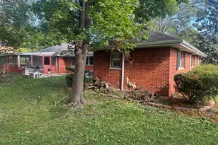 9410 S 86th Ct, Hickory Hills, IL 60457 - Photo 7
