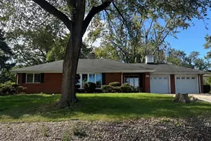9410 S 86th Ct, Hickory Hills, IL 60457 - Photo 1