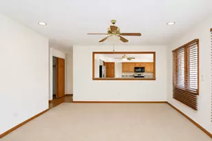 706 North Point Dr, Schaumburg, IL 60193 - Photo 9
