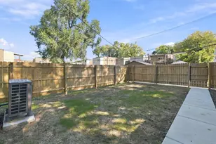 611 N Lawndale Ave, Chicago, IL 60624 - Photo 21