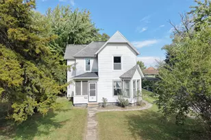 608 E Locust St, Watseka, IL 60970 - Photo 1