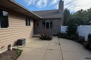 1112 Meadows Walk Dr, Bourbonnais, IL 60914 - Photo 3