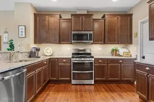 27 Bethel Ln, Schaumburg, IL 60194 - Photo 7