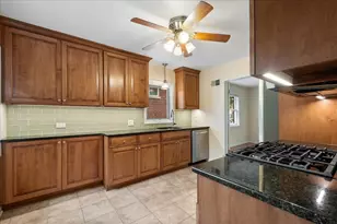 5233 Suffield Ct, Skokie, IL 60077 - Photo 7