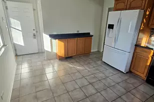 682 Dickie Ave, Elgin, IL 60120 - Photo 5