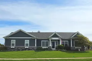 560 N Oak St, Hinckley, IL 60520 - Photo 1