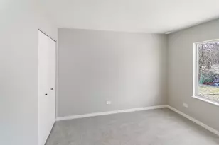 18200 Fountainbleau Dr, Hazel Crest, IL 60429 - Photo 9
