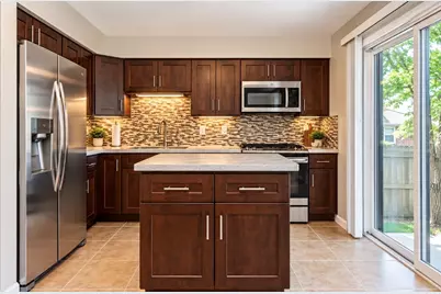 18W178 Buckingham Lane, Villa Park, IL 60181 - Photo 5