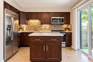 18W178 Buckingham Ln, Villa Park, IL 60181 - Photo 5