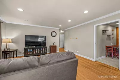 153 S Prairie Avenue, Bloomingdale, IL 60108 - Photo 3