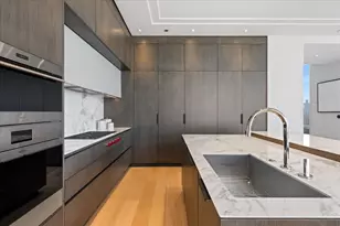 14 W Superior St, Chicago, IL 60654 - Photo 11