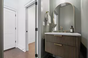 2616 W Sunnyside Ave, Chicago, IL 60625 - Photo 17