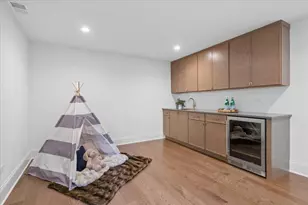 2616 W Sunnyside Ave, Chicago, IL 60625 - Photo 37