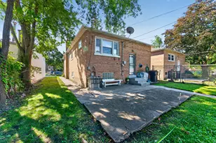 2046 E 93rd St, Chicago, IL 60617 - Photo 17