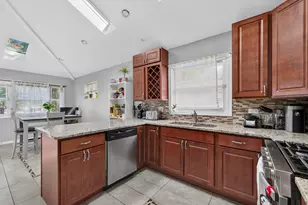 2046 E 93rd St, Chicago, IL 60617 - Photo 5