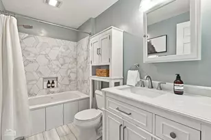 2440 N Linden Pl, Chicago, IL 60647 - Photo 17