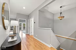 2440 N Linden Pl, Chicago, IL 60647 - Photo 9