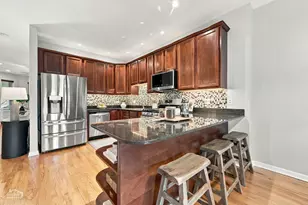 2440 N Linden Pl, Chicago, IL 60647 - Photo 13
