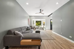 2966 W Nelson St, Chicago, IL 60618 - Photo 5