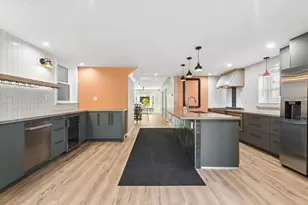 2966 W Nelson St, Chicago, IL 60618 - Photo 9