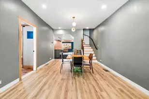 2966 W Nelson St, Chicago, IL 60618 - Photo 7