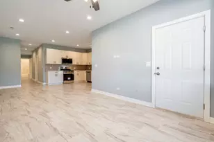 2949 W Wilcox St, Chicago, IL 60612 - Photo 3