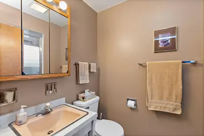 2073 Westview Drive, Des Plaines, IL 60018 - Photo 15