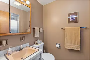 2073 Westview Dr, Des Plaines, IL 60018 - Photo 15