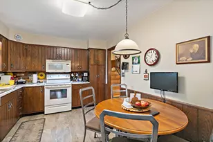 2073 Westview Dr, Des Plaines, IL 60018 - Photo 9