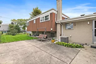 2073 Westview Dr, Des Plaines, IL 60018 - Photo 27