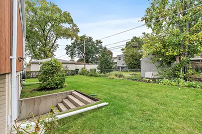 2073 Westview Drive, Des Plaines, IL 60018 - Photo 25