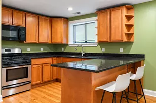 2319 W Rosemont Ave, Chicago, IL 60645 - Photo 3