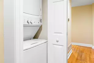 2319 W Rosemont Ave, Chicago, IL 60645 - Photo 13
