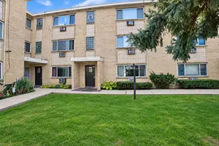 7019 N Ridge Blvd, Chicago, IL 60645 - Photo 3