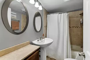9550 S California Ave, Evergreen Park, IL 60805 - Photo 7