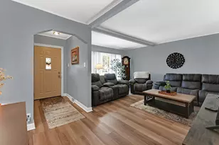 9550 S California Ave, Evergreen Park, IL 60805 - Photo 3
