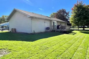 1315 W 9th St, Belvidere, IL 61008 - Photo 3