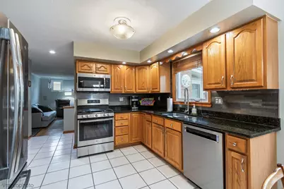1108 S Cherrywood Drive, Mount Prospect, IL 60056 - Photo 9